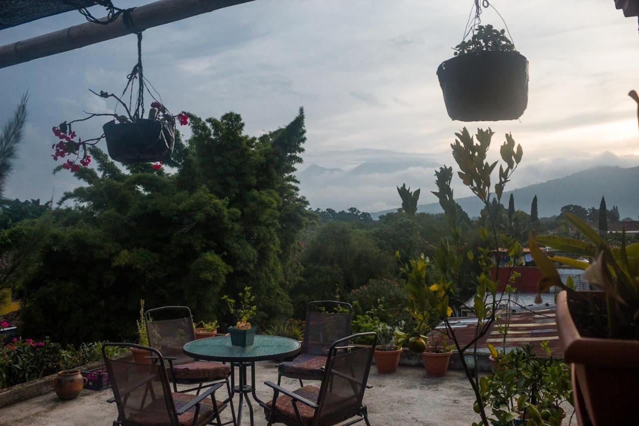 Casa Familiar Hotel Antigua ภายนอก รูปภาพ