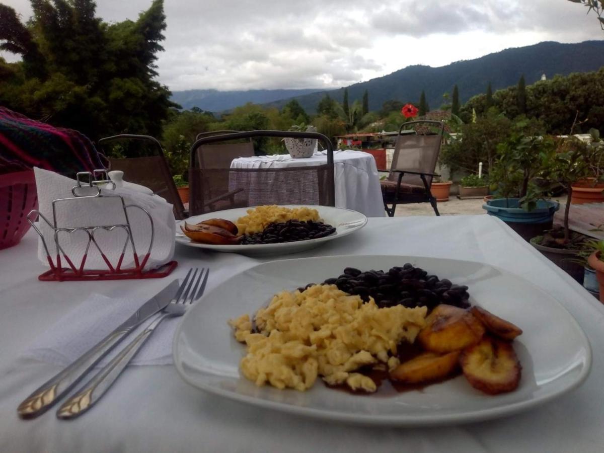 Casa Familiar Hotel Antigua ภายนอก รูปภาพ