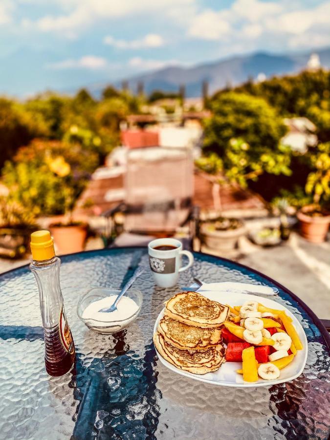 Casa Familiar Hotel Antigua ภายนอก รูปภาพ