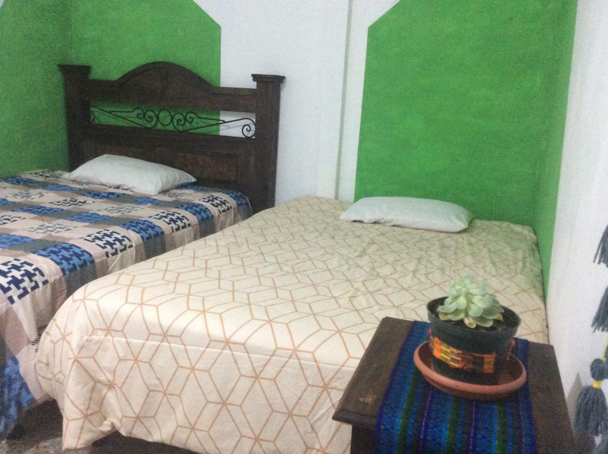Casa Familiar Hotel Antigua ภายนอก รูปภาพ