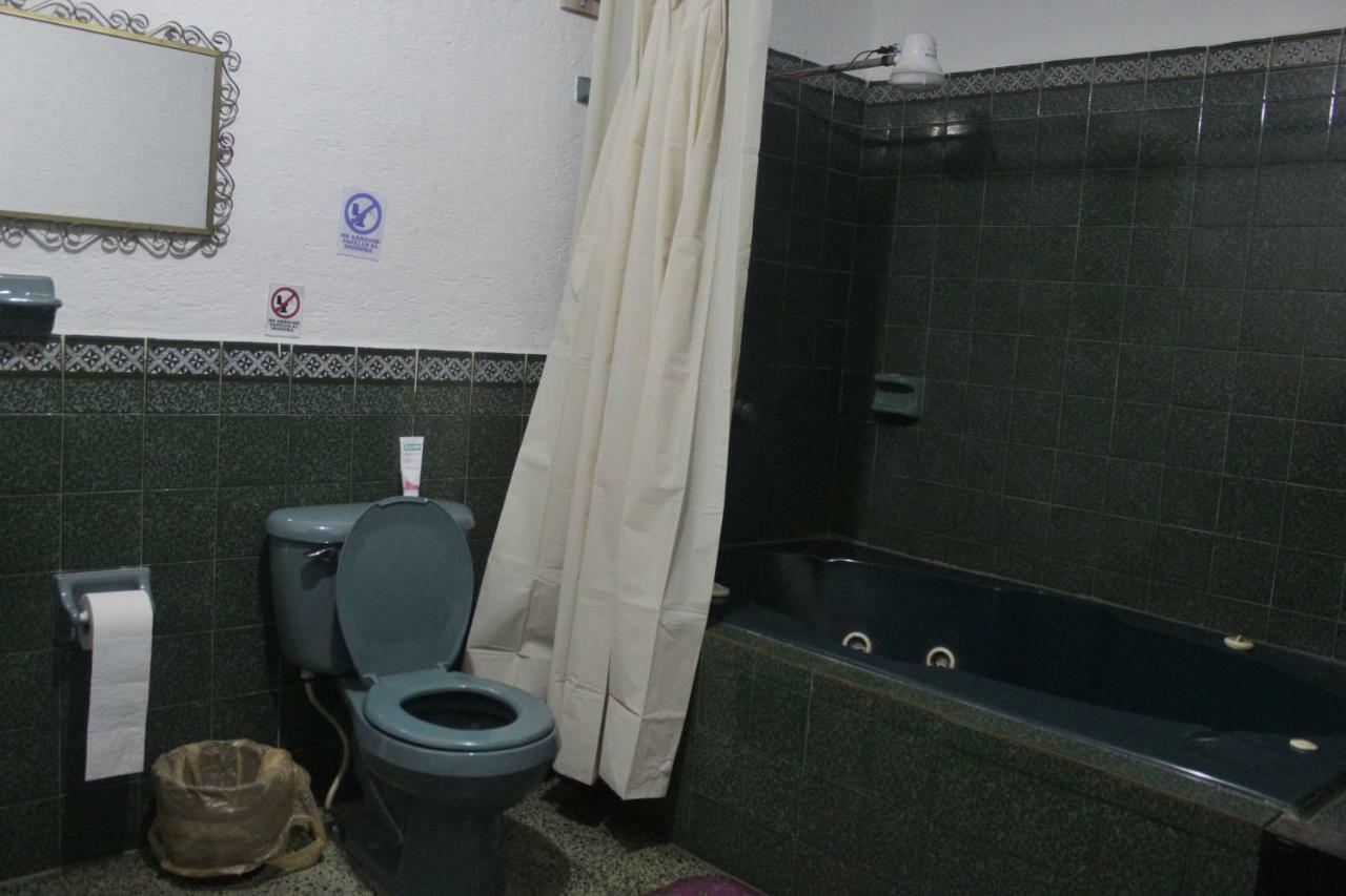 Casa Familiar Hotel Antigua ภายนอก รูปภาพ