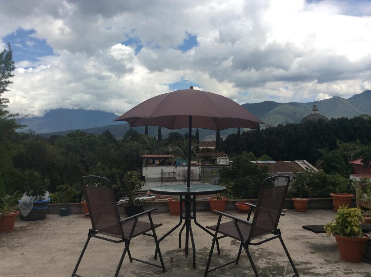Casa Familiar Hotel Antigua ภายนอก รูปภาพ